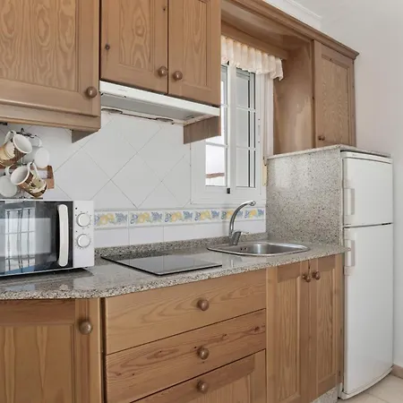 Dona Alba 2 Apartment